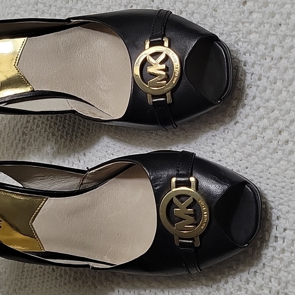 Michael Kors Sling Back Peep Toe Wedge Heels. Size 9M - Picture 7 of 13